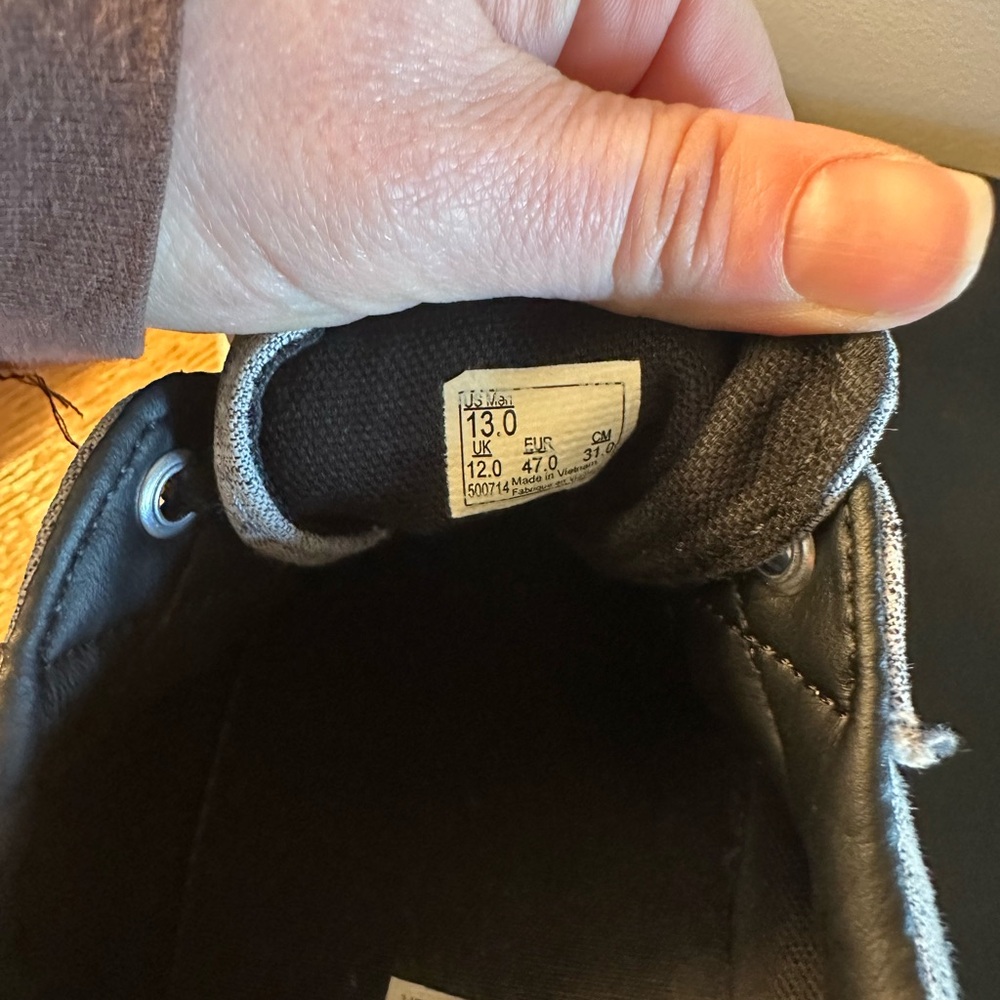 Vans Gray and Black Low-Top Sneakers - Picture 6 of 6